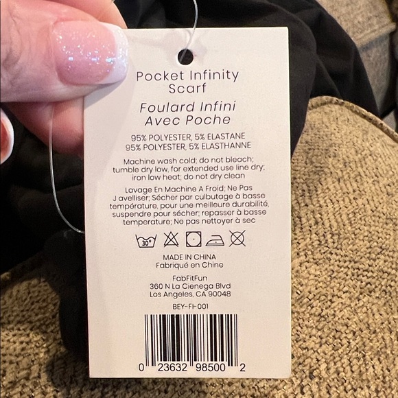 NWT Beyond Yoga Women’s Hidden Pocket Infinity Scarf - Picture 5 of 5